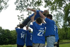 Das Repertoire an Geländespielen, Teambildungsmaßnahmen für Unternehmen und Gruppen ist groß